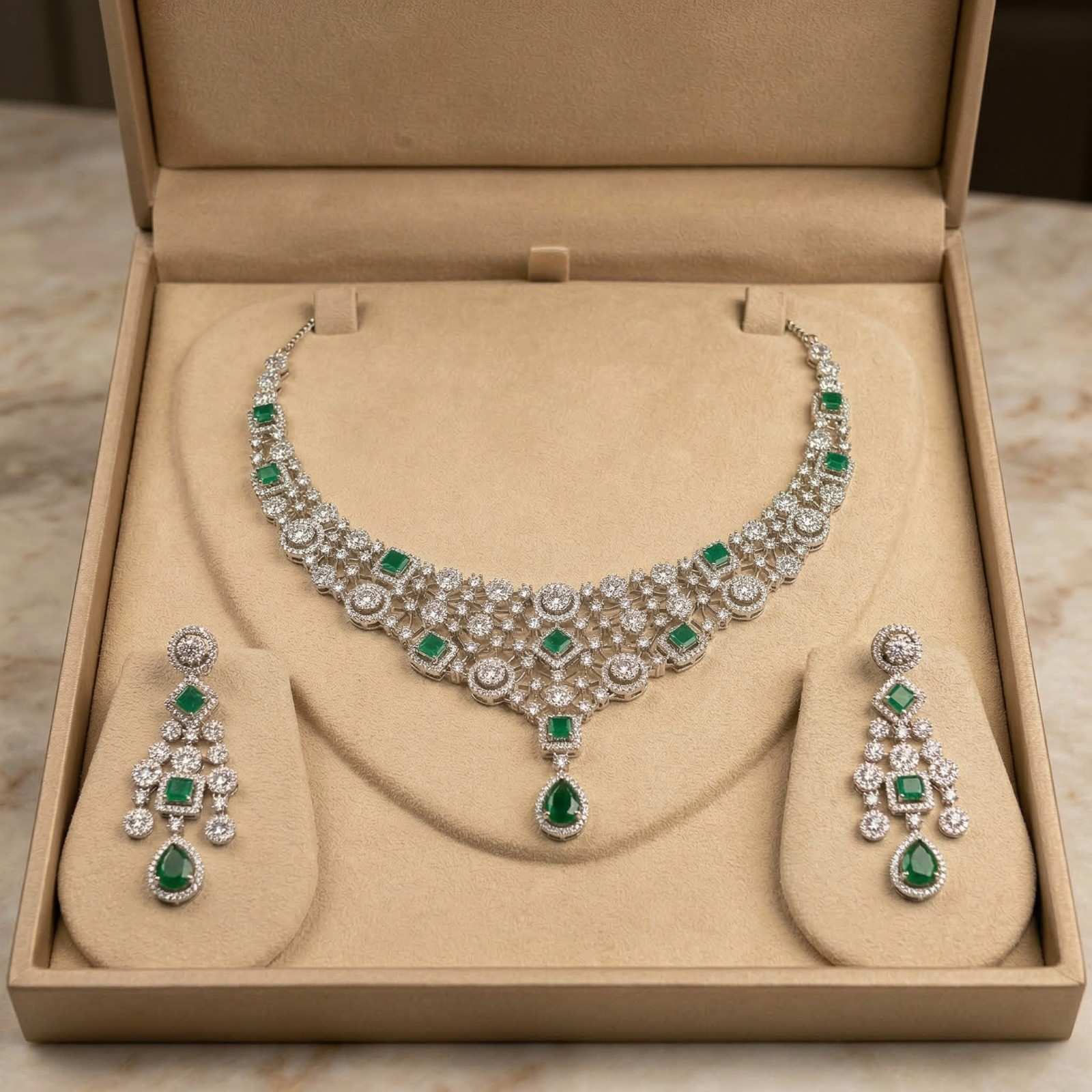 Emerald Jaal with box